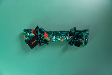 Load image into Gallery viewer, Unusual xmas crackers