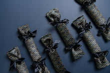 Load image into Gallery viewer, Christmas crackers