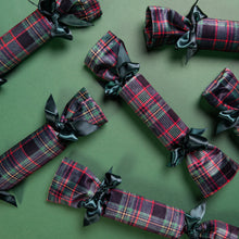 Load image into Gallery viewer, Reusable Christmas crackers tartan
