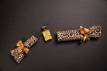 Load image into Gallery viewer, Luxury Christmas cracker with bottle of alcohol inside